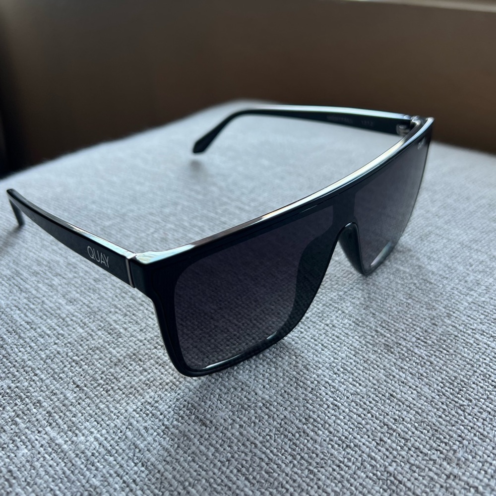 Quay Australia / ‘Nightfall’ Sunglasses / Black Frame / Smoke Lens